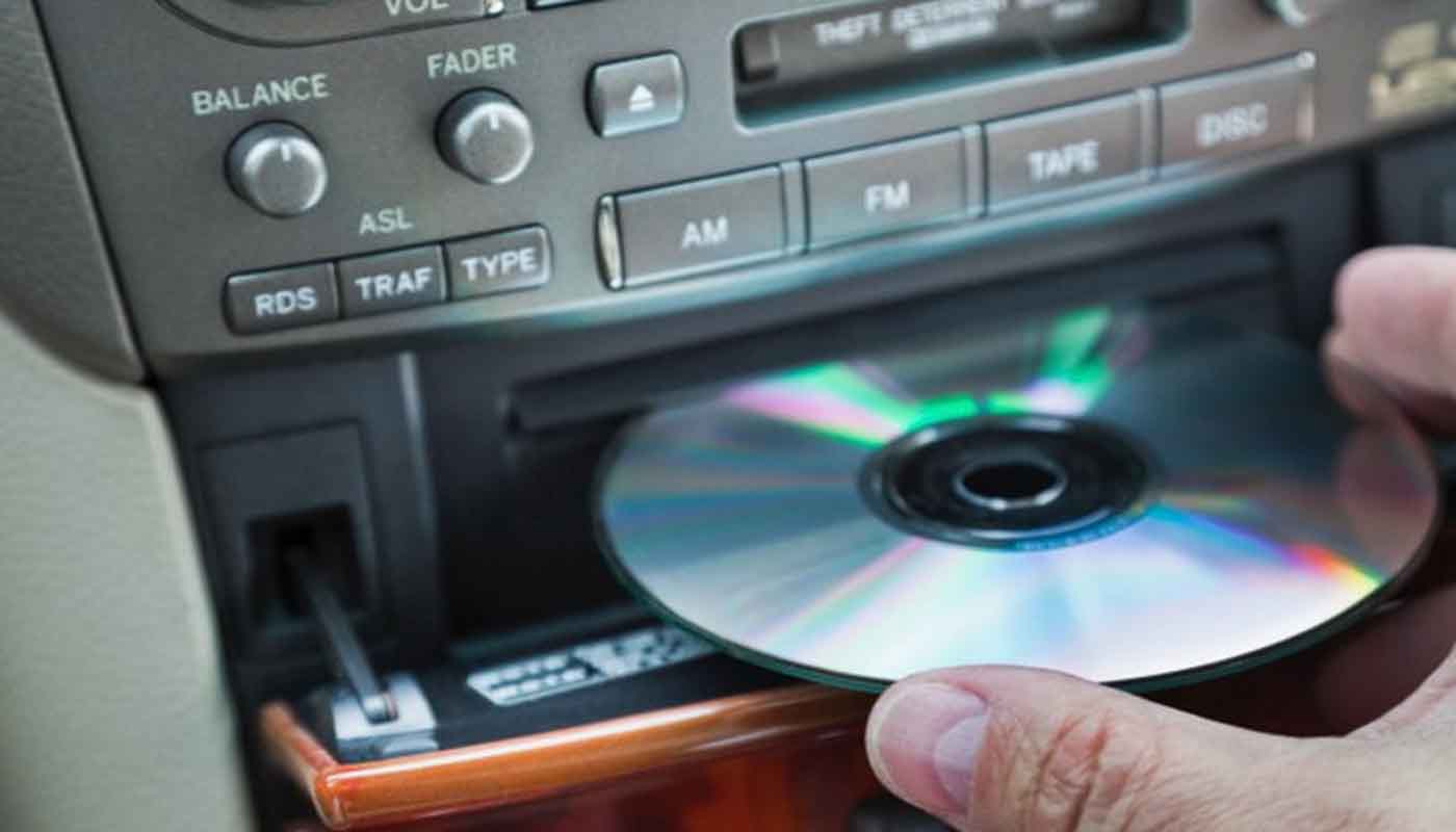 đầu đĩa CD trên ô tô